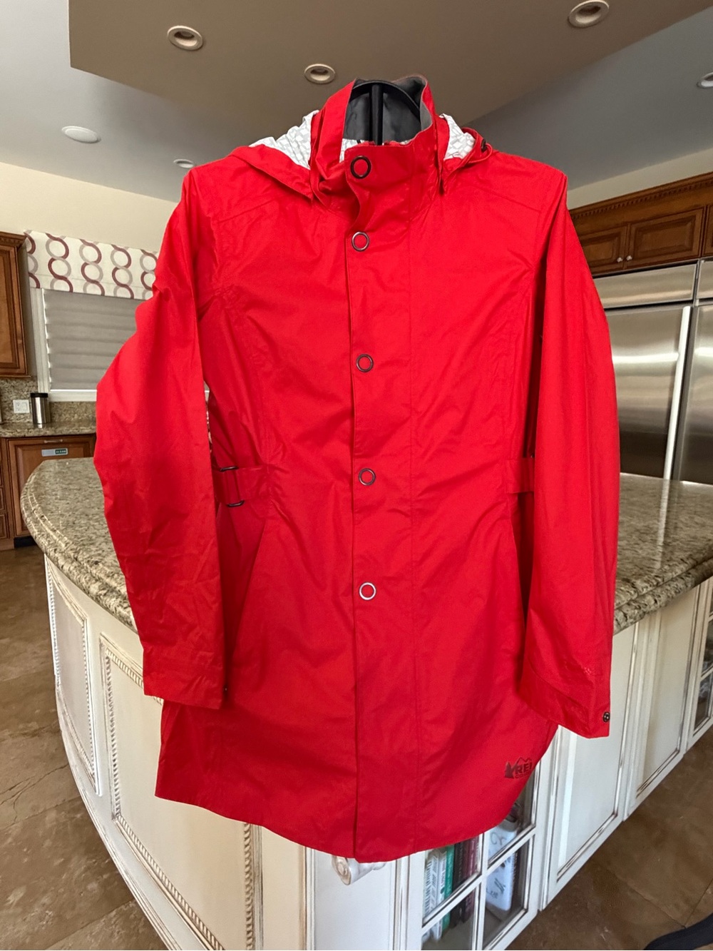Women’s REI Peak 2.5 L Red Hooded Rain/Wind Coat